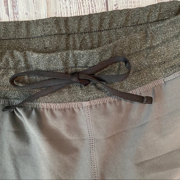 Fabletics Gray Lightweight Capri.  Size Small. EUC - Picture 3 of 13